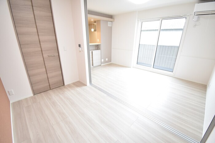 物件内観写真10　(洋室３．５帖～ＬＤＫ１０．７帖)