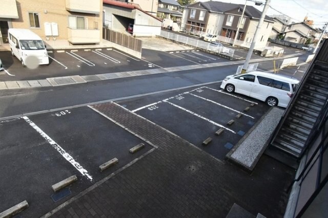 物件外観写真2　(駐車場)