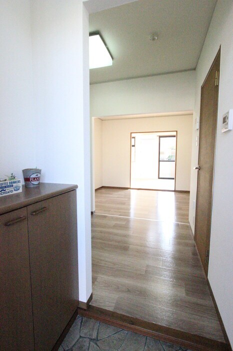 物件内観写真11　(玄関)