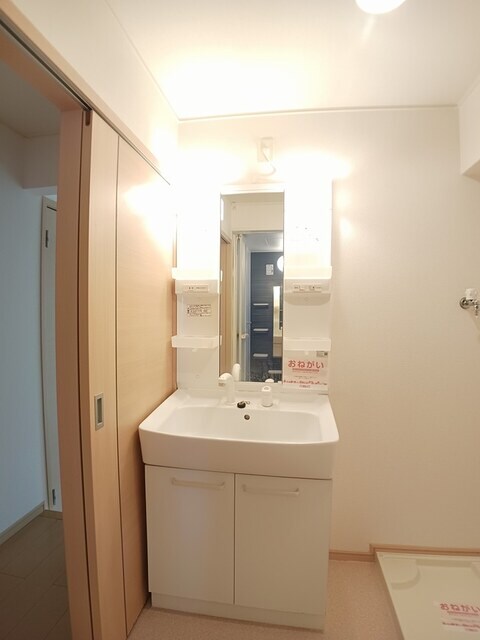 物件内観写真6　(洗面所)