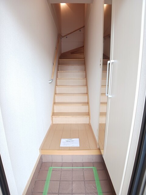 物件内観写真11　(玄関)