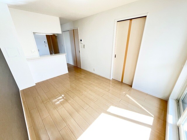 物件内観写真3　(リビング)