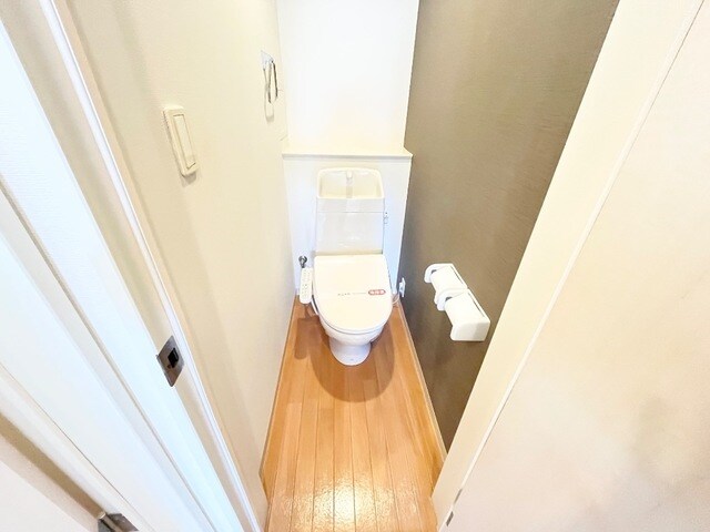 物件内観写真6　(シャワー付トイレ)