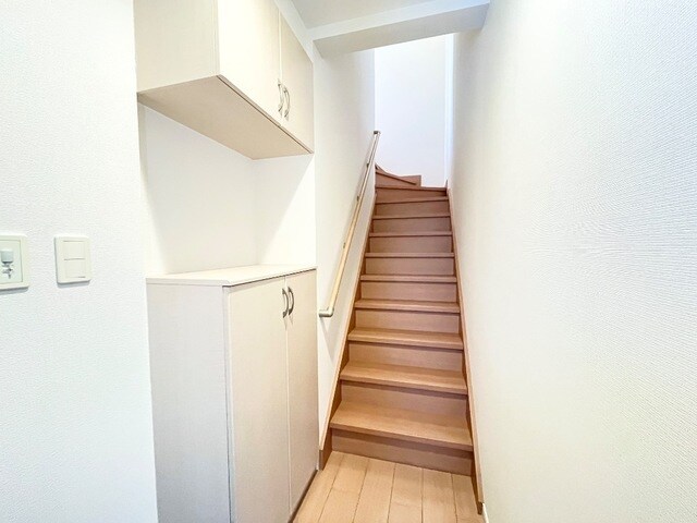 物件内観写真12　(玄関)
