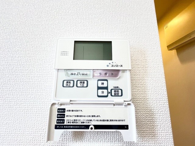 物件内観写真18　(温水器パネル)