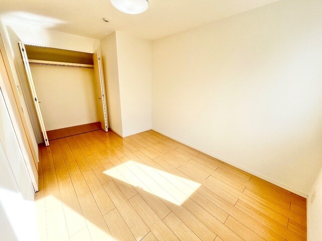 物件内観写真21　(南側洋室)