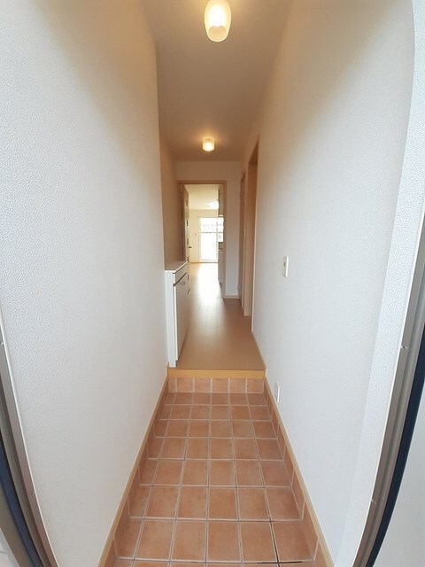 物件内観写真10　(玄関)