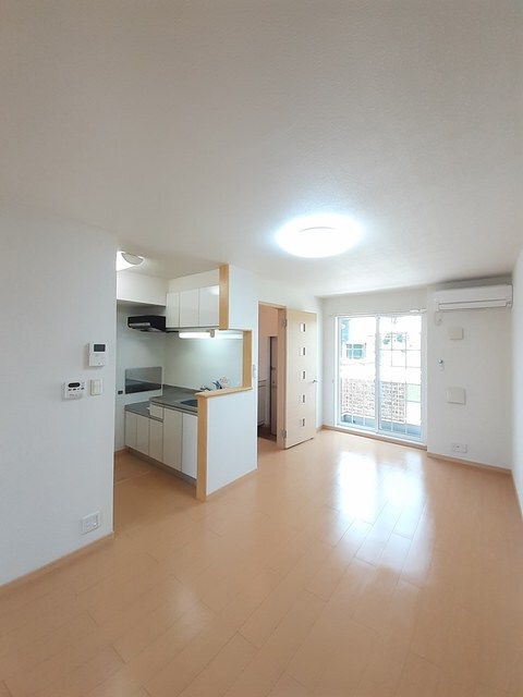 物件内観写真8　(居室・リビング)