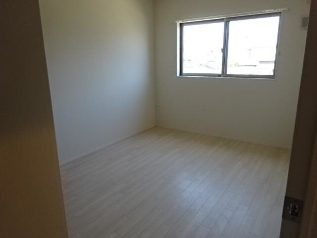 物件内観写真10　(洋室)