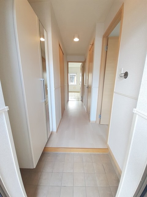 物件内観写真11　(玄関)