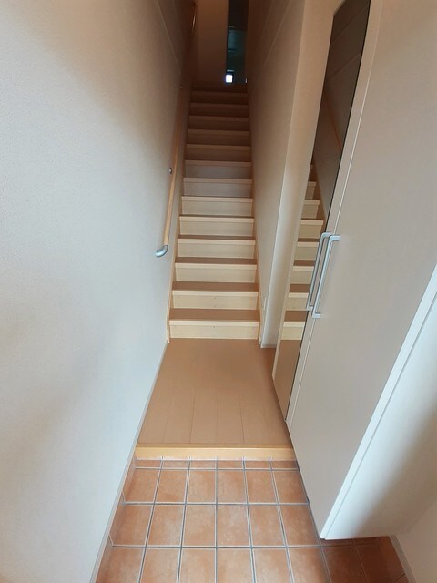 物件内観写真11　(玄関)