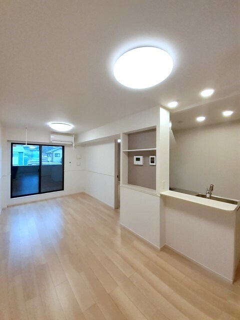 物件内観写真8　(居室・リビング)