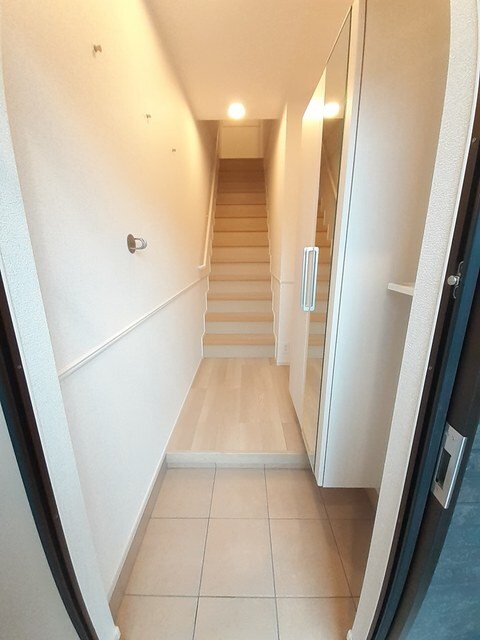 物件内観写真11　(玄関)