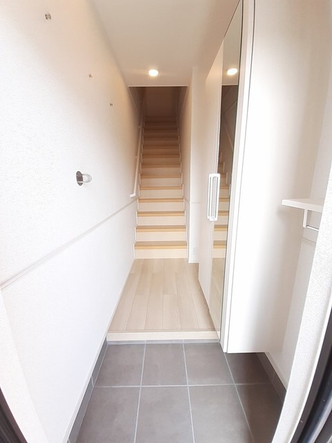 物件内観写真10　(玄関)