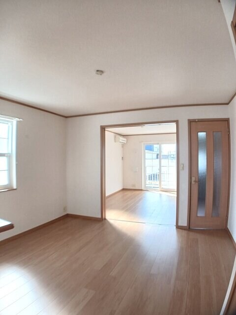 物件内観写真8　(居室・リビング)