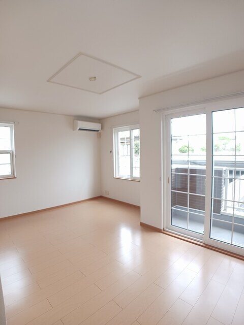 物件内観写真8　(居室・リビング)