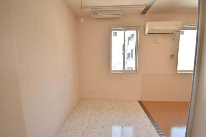 物件内観写真10　(サービスルーム３帖)