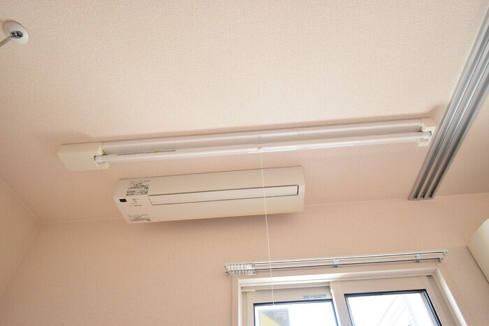 物件内観写真20　(室内物干し)