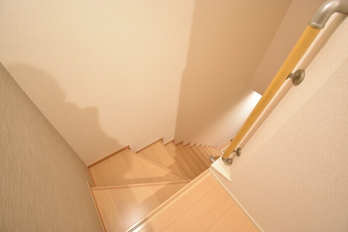 物件内観写真27　(階段)