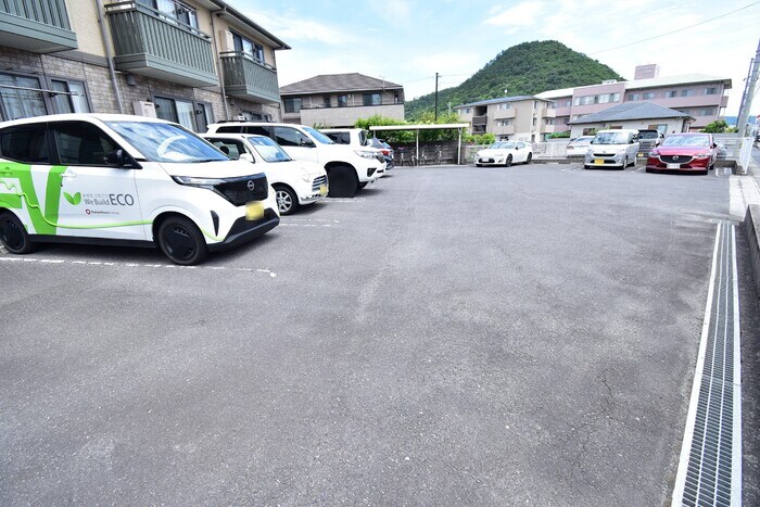 物件外観写真2　(駐車場)