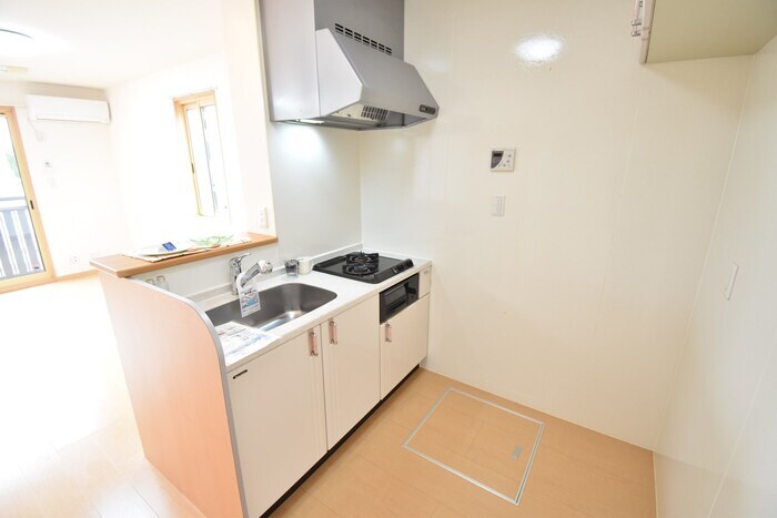 物件内観写真3　(システムキッチン)