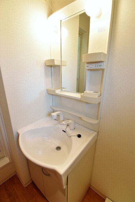 物件内観写真5　(洗髪洗面化粧台)