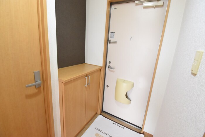 物件内観写真13　(玄関)