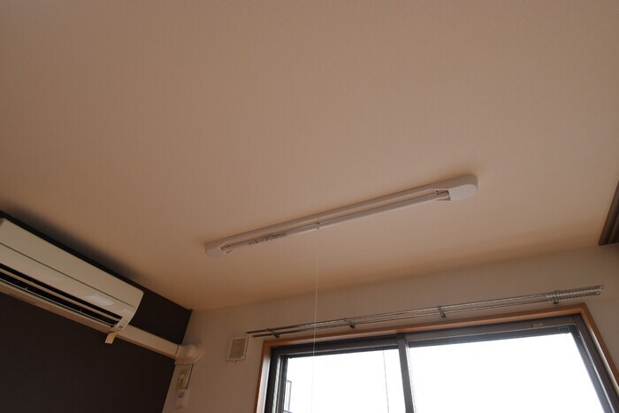 物件内観写真17　(室内物干し)