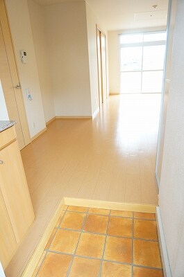 物件内観写真8　(玄関)