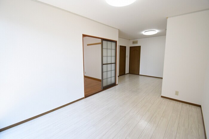 物件内観写真11　(ＬＤＫ１２帖)