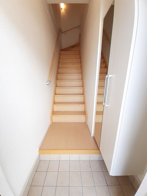 物件内観写真12　(玄関)