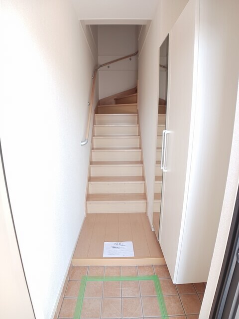 物件内観写真12　(玄関)