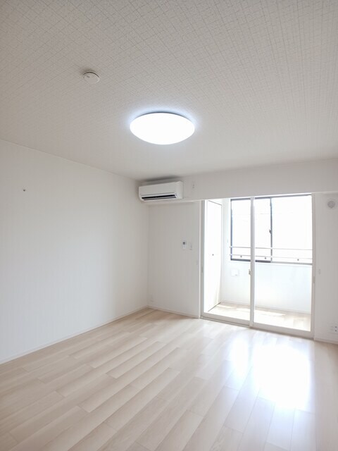 物件内観写真7　(居室・リビング)