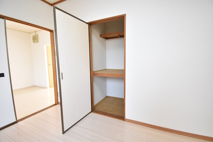 物件内観写真9　(物入)