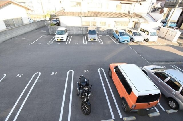 物件外観写真2　(駐車場)