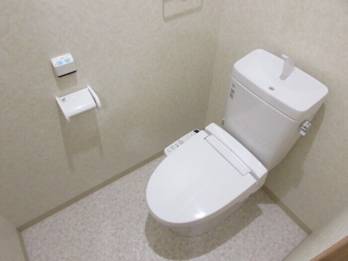 物件内観写真10　(温水洗浄暖房便座)