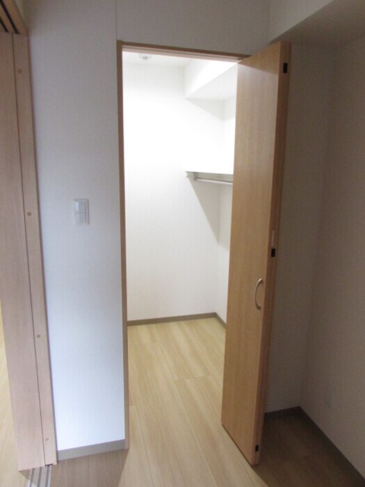 物件内観写真12　(ウォークインクローゼット)