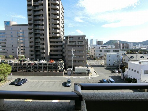 物件内観写真12　(眺望：バルコニーからの眺望（2023/4前回募集時撮影）)