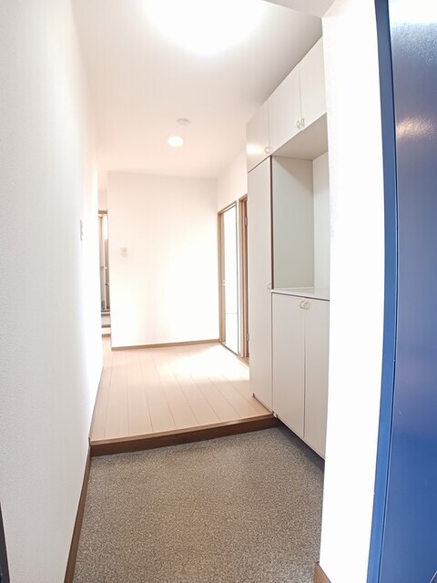 物件内観写真10　(玄関)