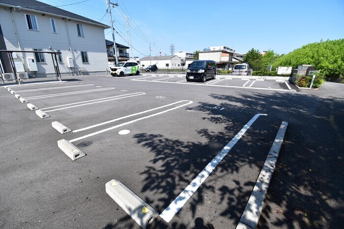 物件外観写真2　(駐車場)