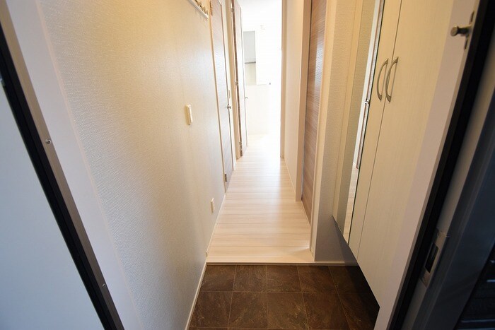 物件内観写真12　(玄関)