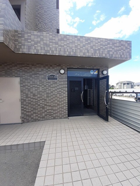 物件外観写真2　(エントランス)