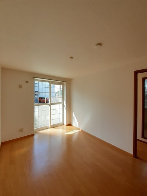 物件内観写真4　(居室・リビング)