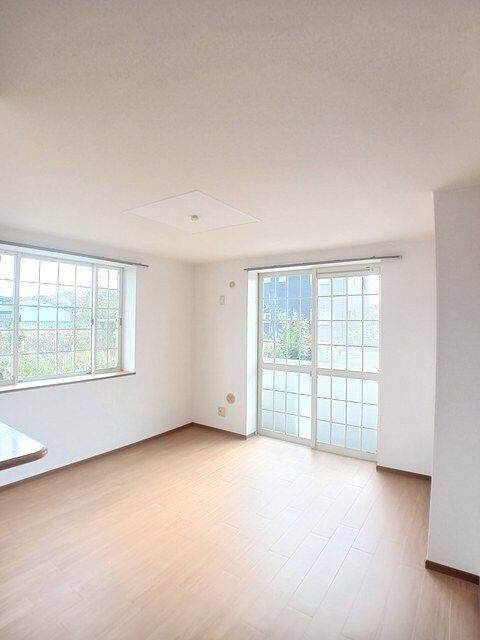 物件内観写真8　(居室・リビング)