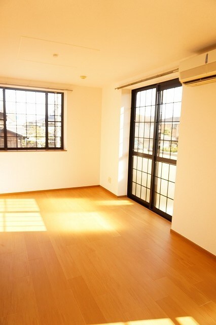 物件内観写真8　(居室・リビング)