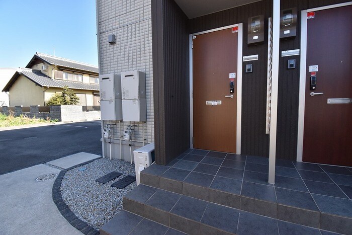 物件外観写真3　(エントランス)