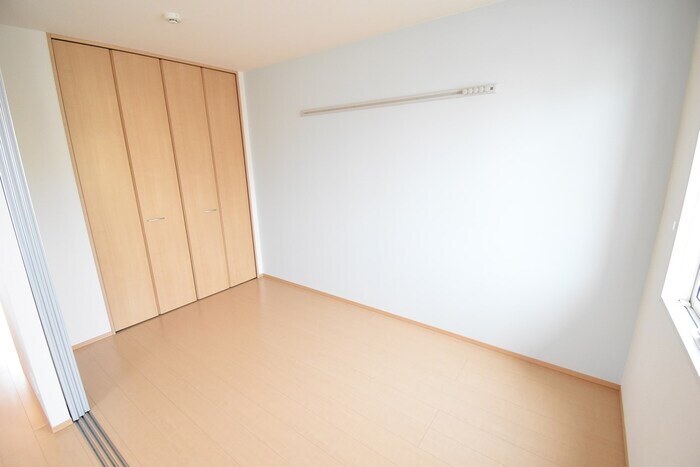 物件内観写真10　(洋室５帖)