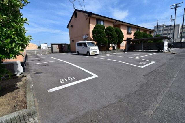 物件外観写真3　(駐車場)