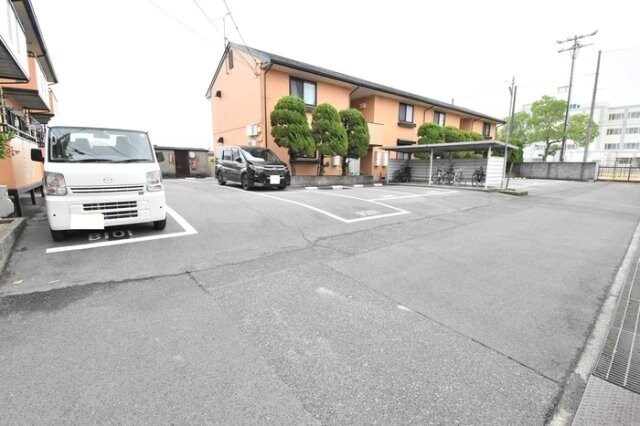 物件外観写真4　(駐車場)