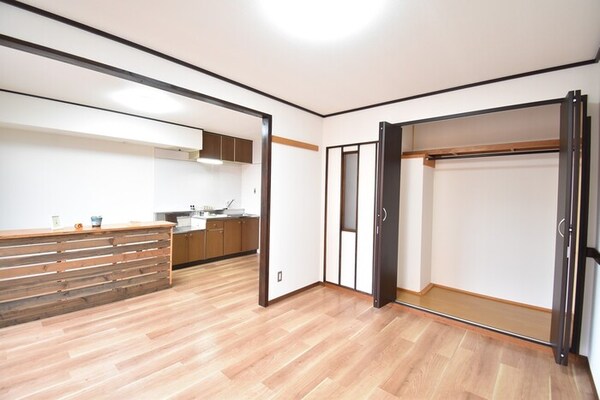 居室(ＬＤＫ１３．２帖)